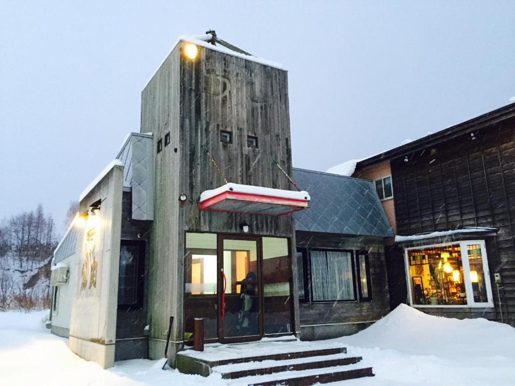 Хостел Niseko Hirafu Tsukushi Экстерьер фото